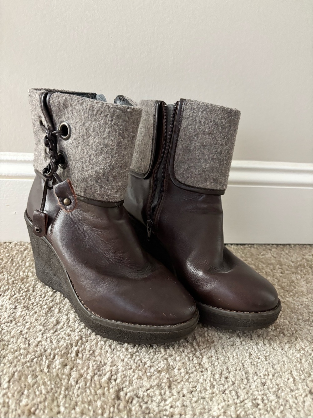 Bata Italian Leather Wedge Ankle Boots with Grey Felt Cuff - Size EU37-USA 6.5/7